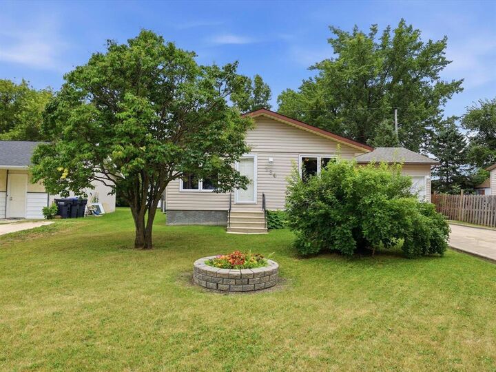 Property Photo:  230 Mulvey Avenue West  MB R0G 1K0 