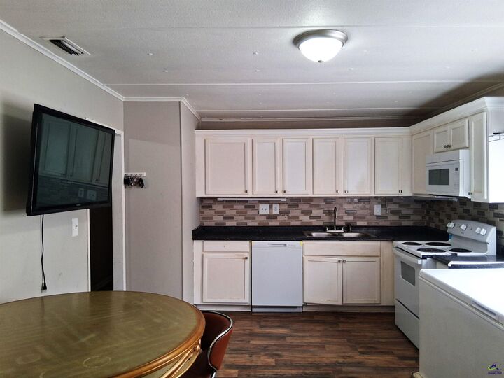 Property Photo:  2732 Village Green Lane  GA 31206 