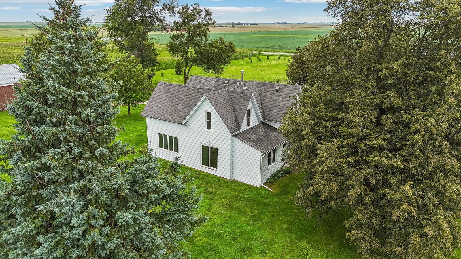 Property Photo: 16065 640th Avenue IA 50201
