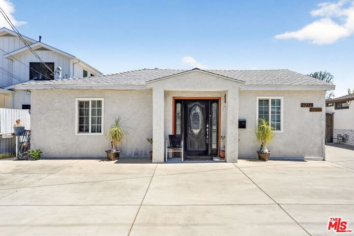Property Photo: 6236 Lindley Ave CA 91316