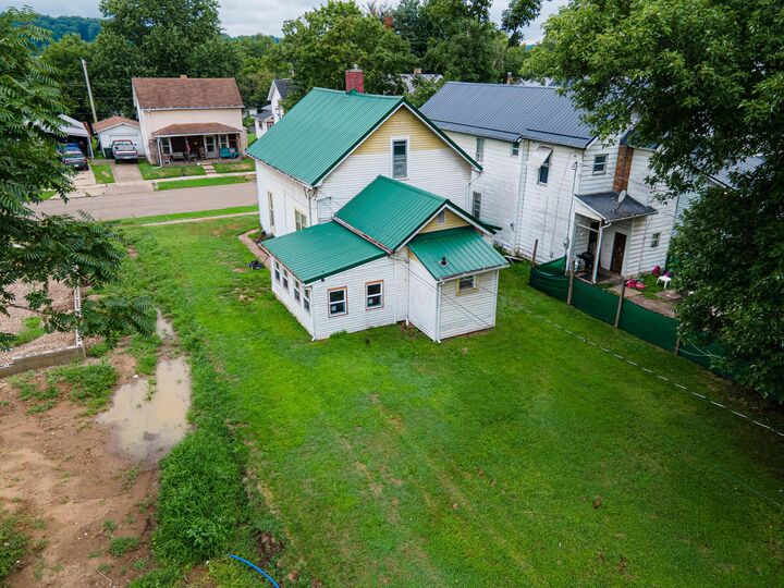 Property Photo:  936 S Lawn Avenue  OH 43812 