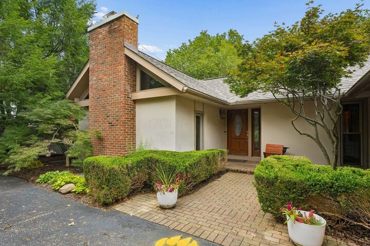 Property Photo:  2756 Lear Road  OH 43220 