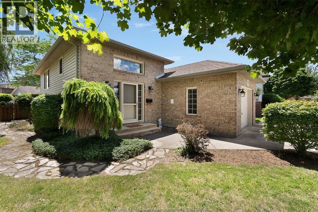 Property Photo:  259 Crownridge Boulevard  ON N9V 3W4 