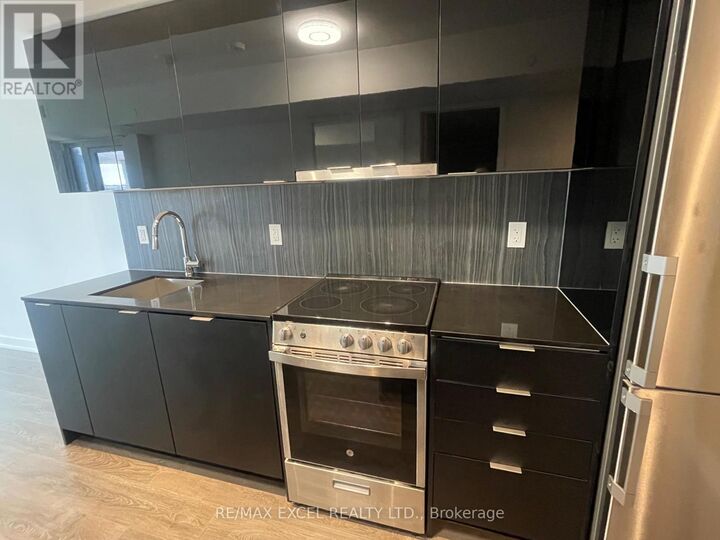 Property Photo:  8 Tippett Road 422  ON M3H 0E7 