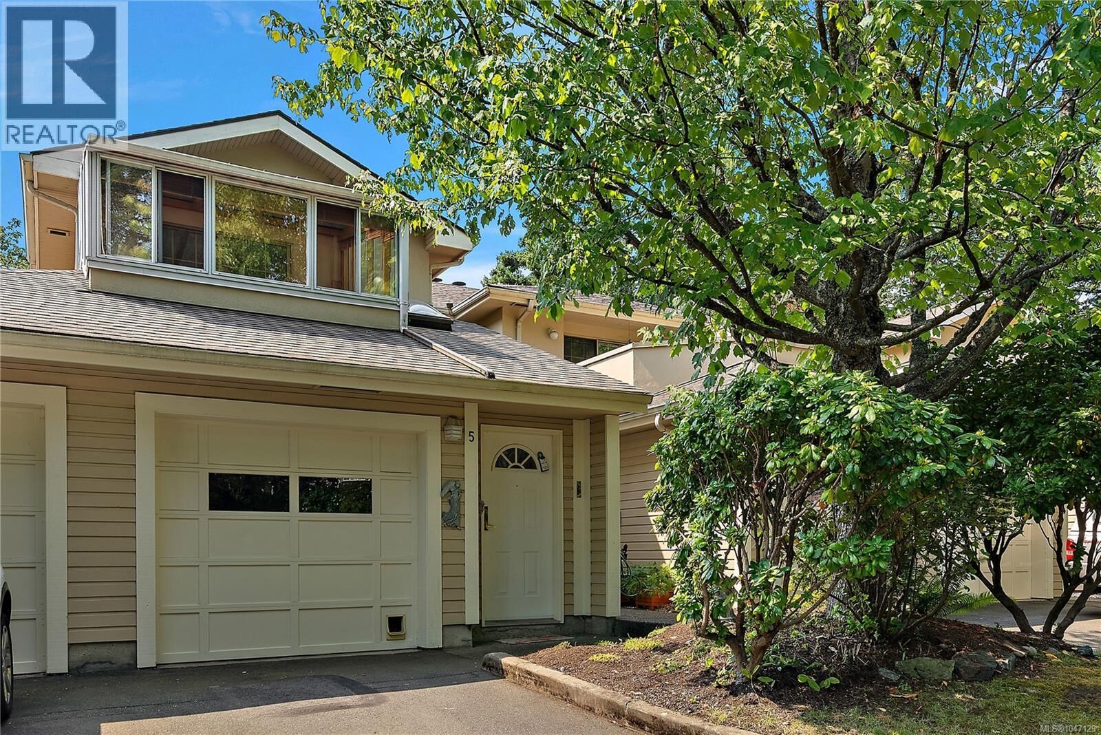 Property Photo:  909 Admirals Road 5  BC V9A 2P1 