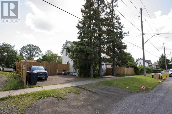 Property Photo: 73 Empress Ave N ON P7A 6C2