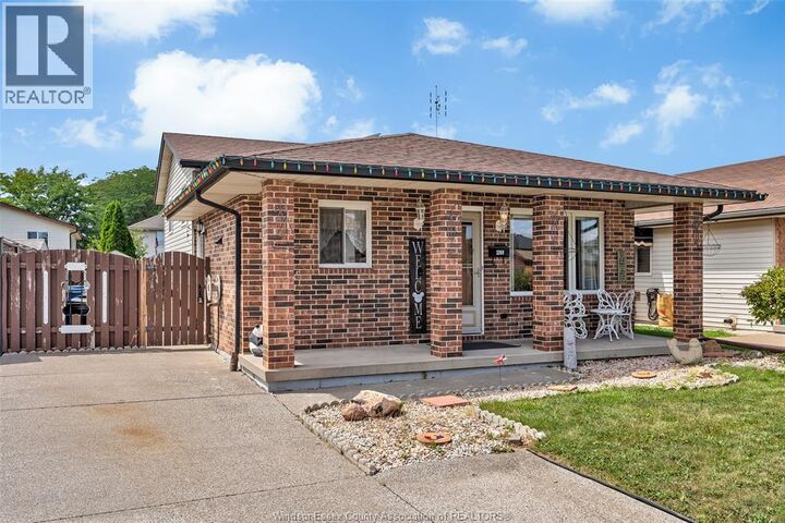Property Photo: 3269 Candlewood Crescent ON N8W 5M8