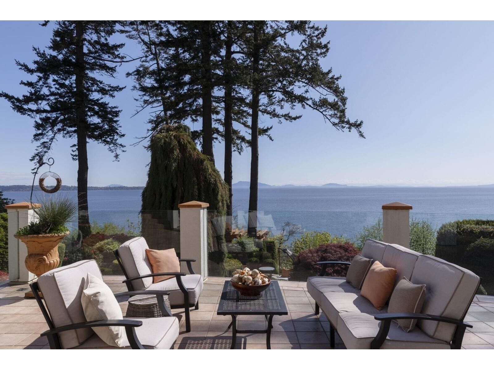 Property Photo: 13464 13A Avenue BC V4A 1C4