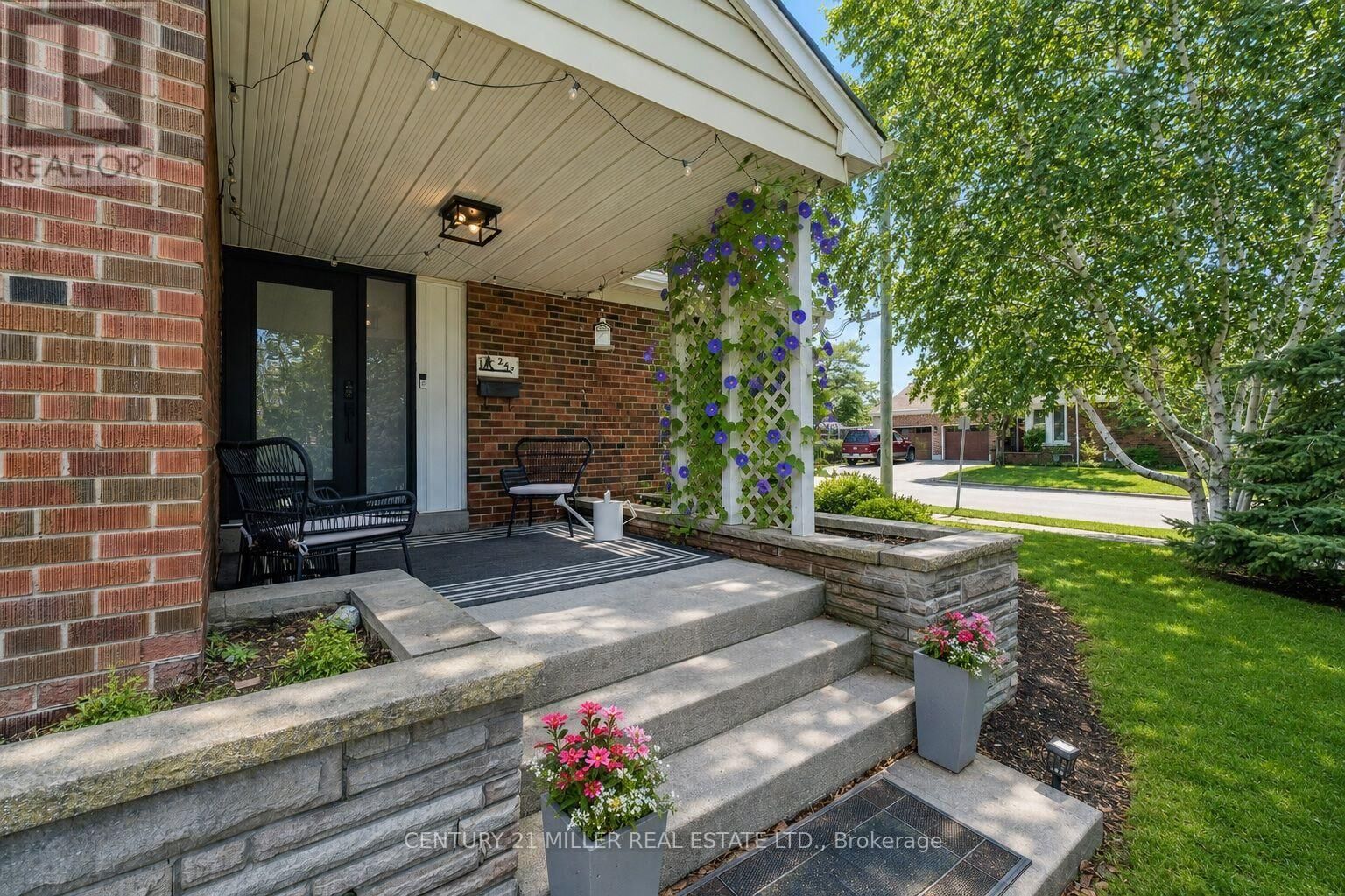 Property Photo: 248 Kingsleigh Court ON L9T 1X7