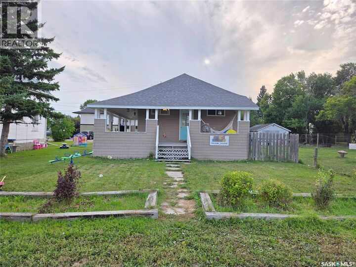 Property Photo:  315 Carlyle Street  SK S0C 0G0 