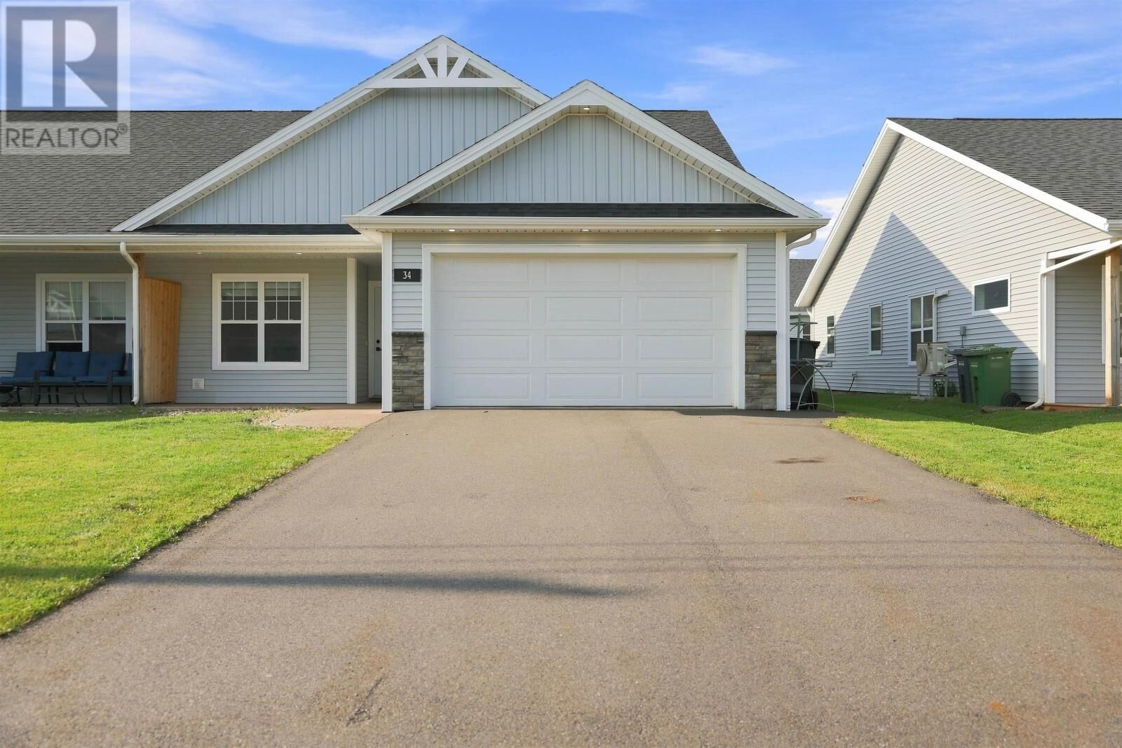 Property Photo:  34 Essex Crescent  PE C1E 3P4 