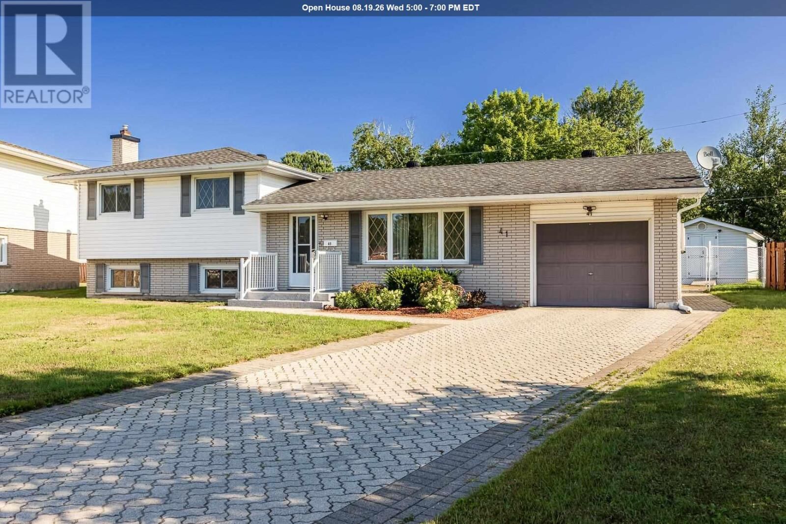 Property Photo: 41 Peacock Cres ON P6B 3X4