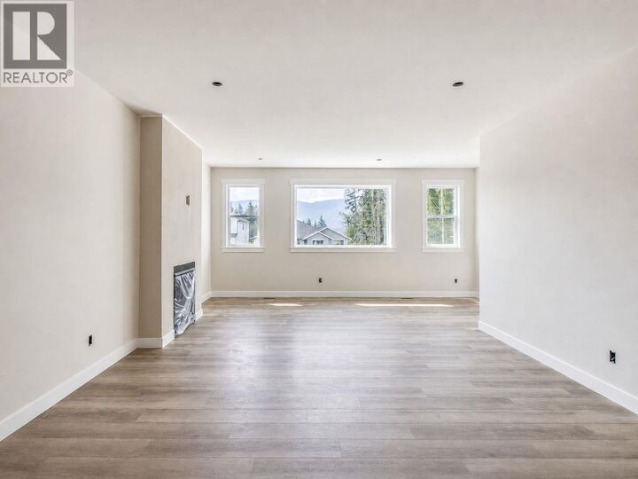 Property Photo: 1450 21 Street Northeast BC V1E 0G8