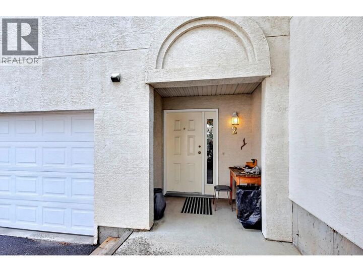 Property Photo:  2050 Qu'Appelle Boulevard 2  BC V2E 2R4 