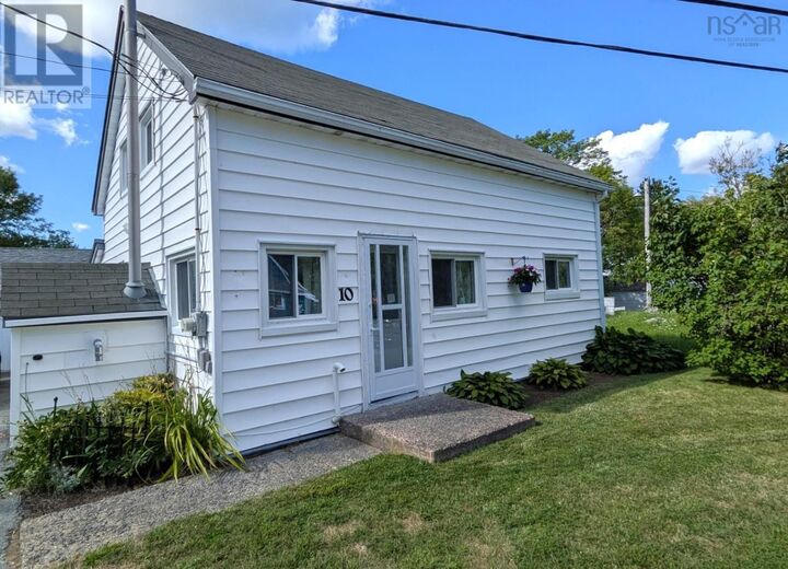 10 Town Lake Road — photo 1