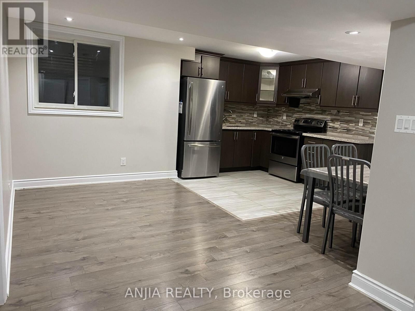Property Photo:  46 Rampart Drive  ON L6P 2Z1 