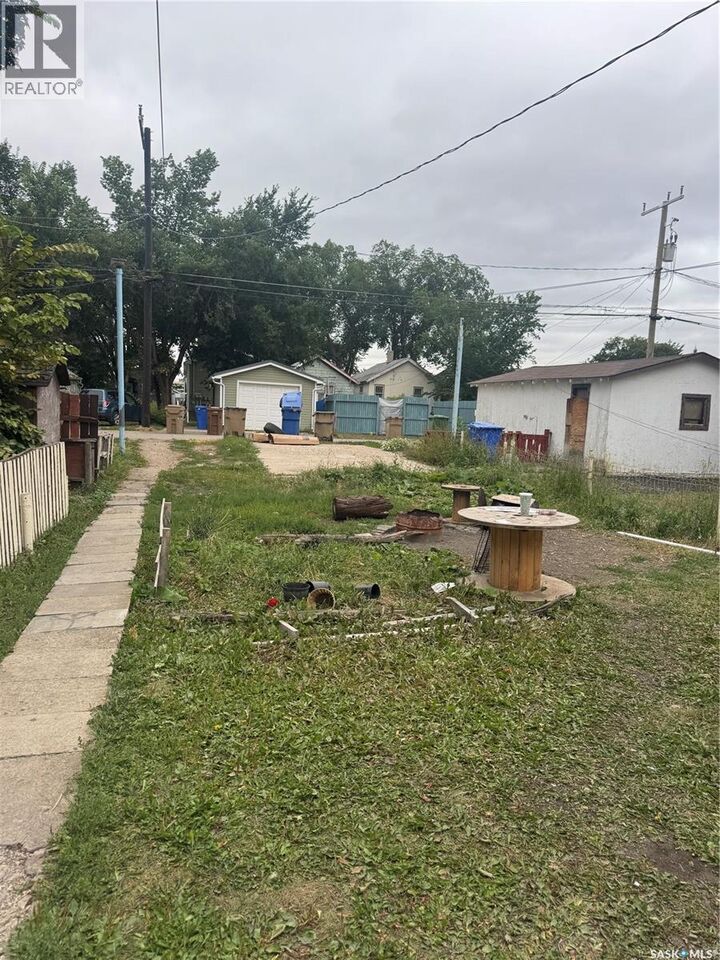 Property Photo: 1624 Toronto Street SK S4P 1M2