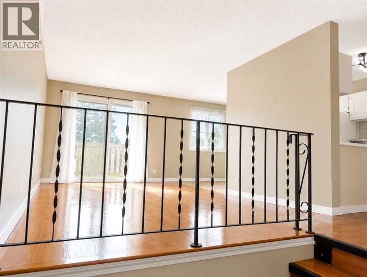 Property Photo:  5 Acadia Road West  AB T1K 4C1 