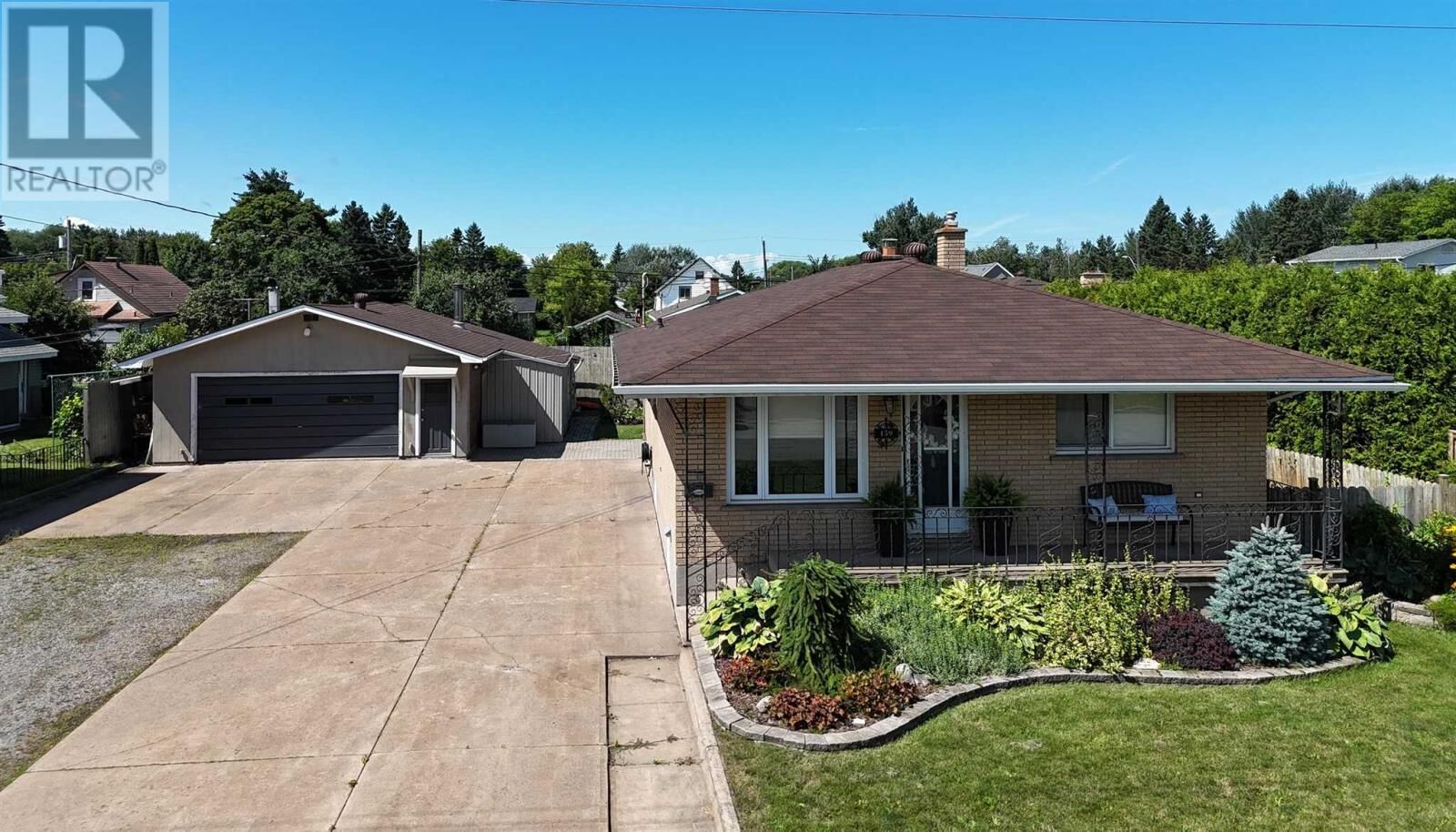 Photo de la propriété:  159 McFadden Ave  ON P6C 4T3 