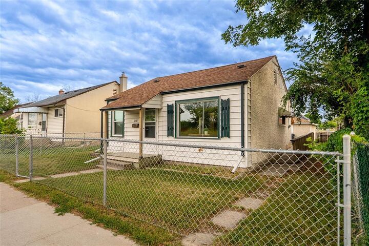 Property Photo: 1218 Logan Avenue MB R3E 1R2