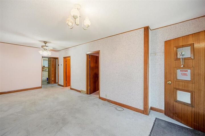 Property Photo: 392 Queen Street MB R3J 1L1