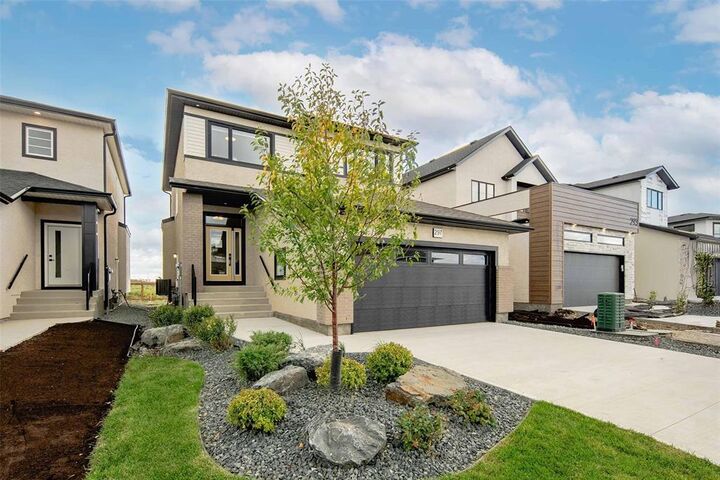 Property Photo:  353 Desrosiers Drive  MB R2C 5T5 