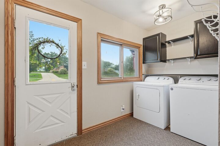 Property Photo: 628 3rd Ave SE IA 52040