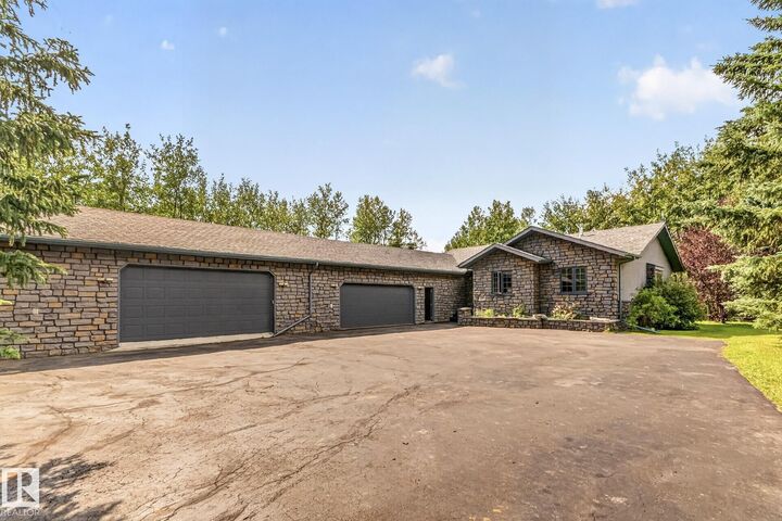 Property Photo: 51350 Rge Road 224 133 AB T8C 1H3