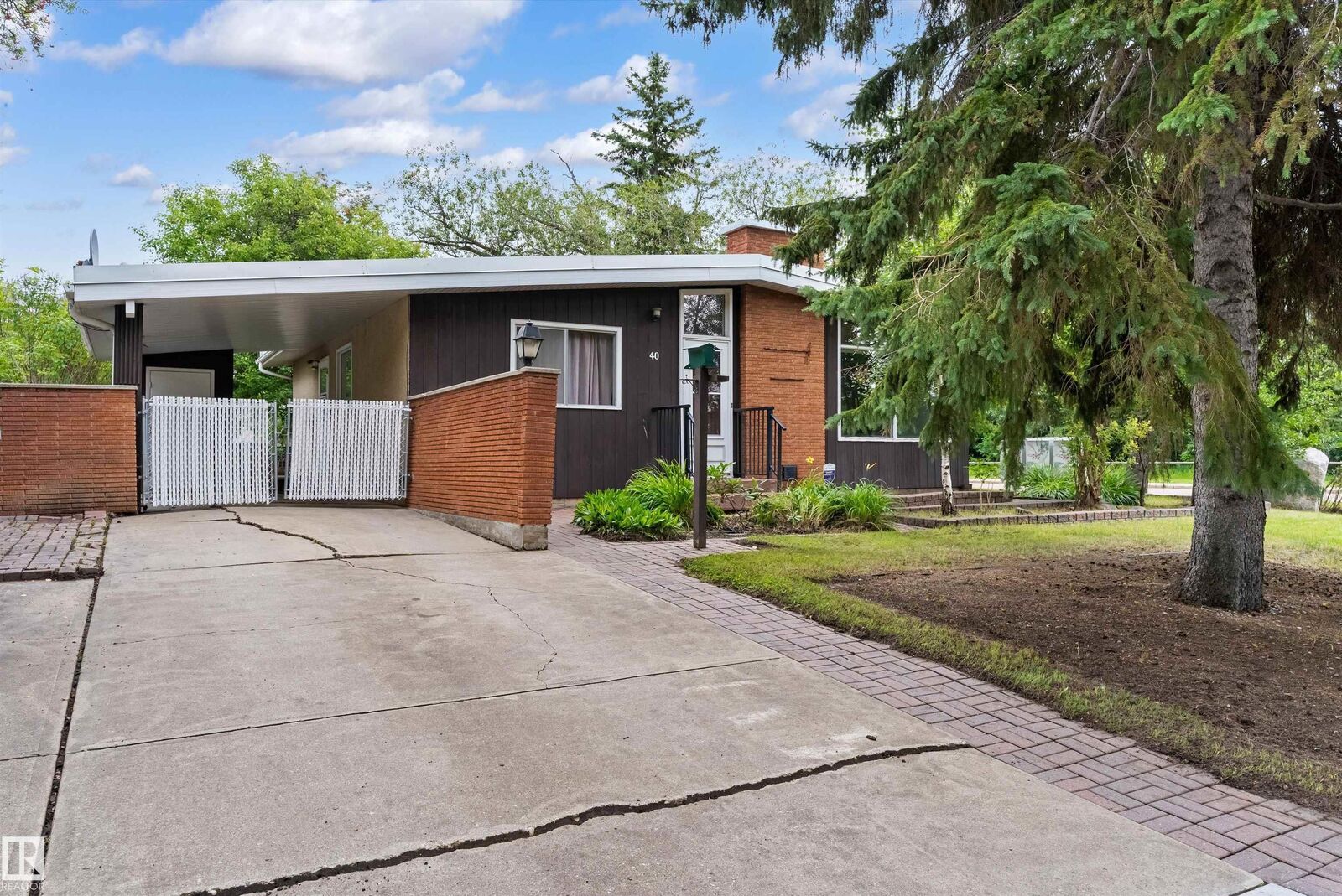 Property Photo:  40 Curlew Crescent  AB T8A 0H4 