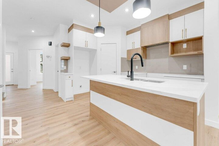 182 Pacific Drive — photo 1