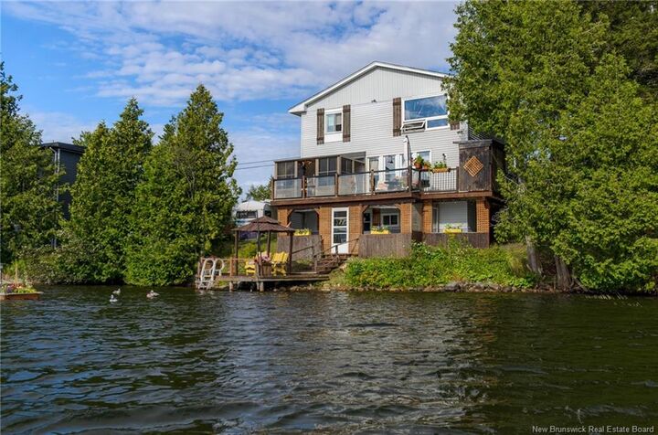 7 Watercrest Road — photo 1