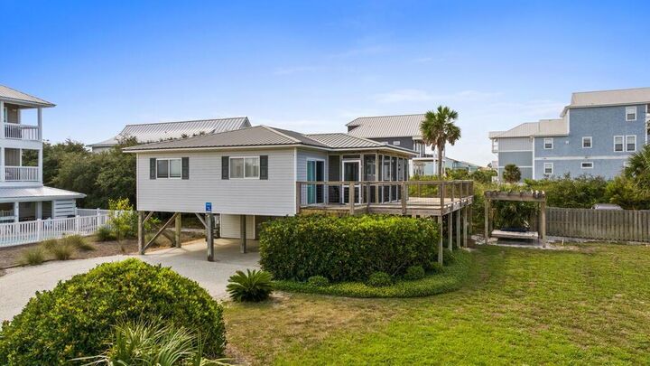 Property Photo: 150 Reef Dr FL 32456