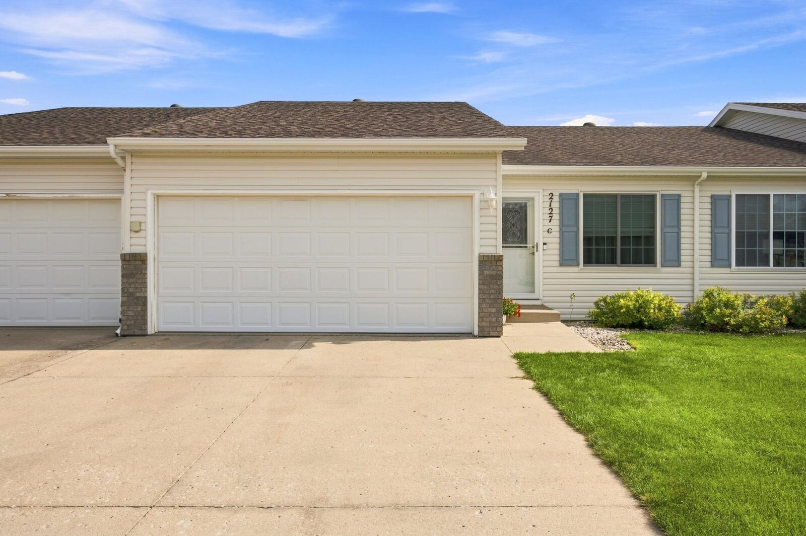 Property Photo: 2127 58th Avenue S ND 58104
