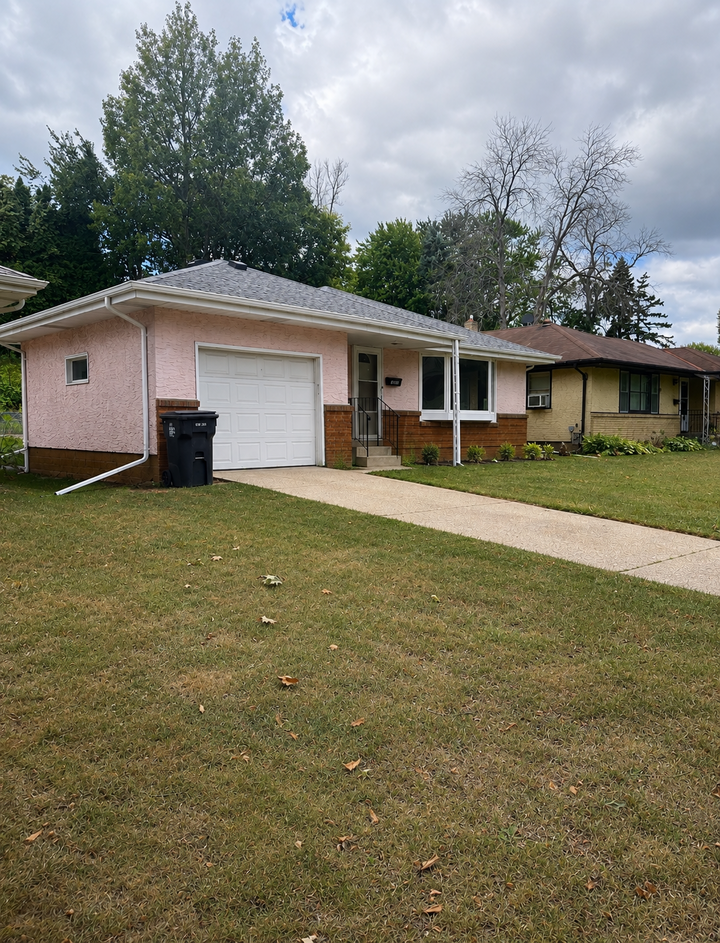 Property Photo: 1600 Suburban Avenue MN 55106