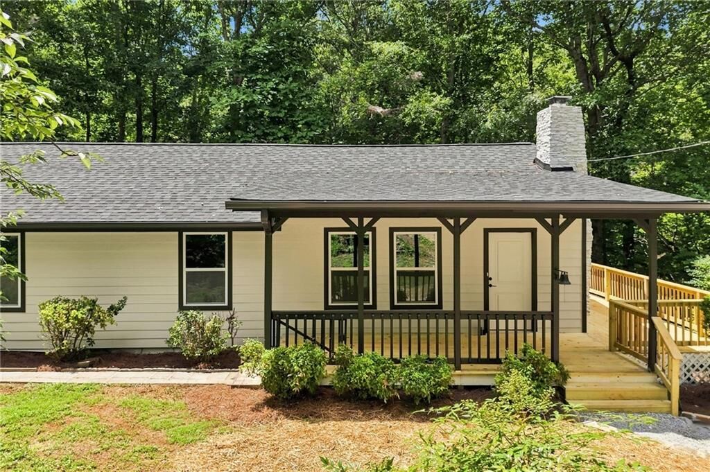 Property Photo:  283 Ash Circle  GA 30183 