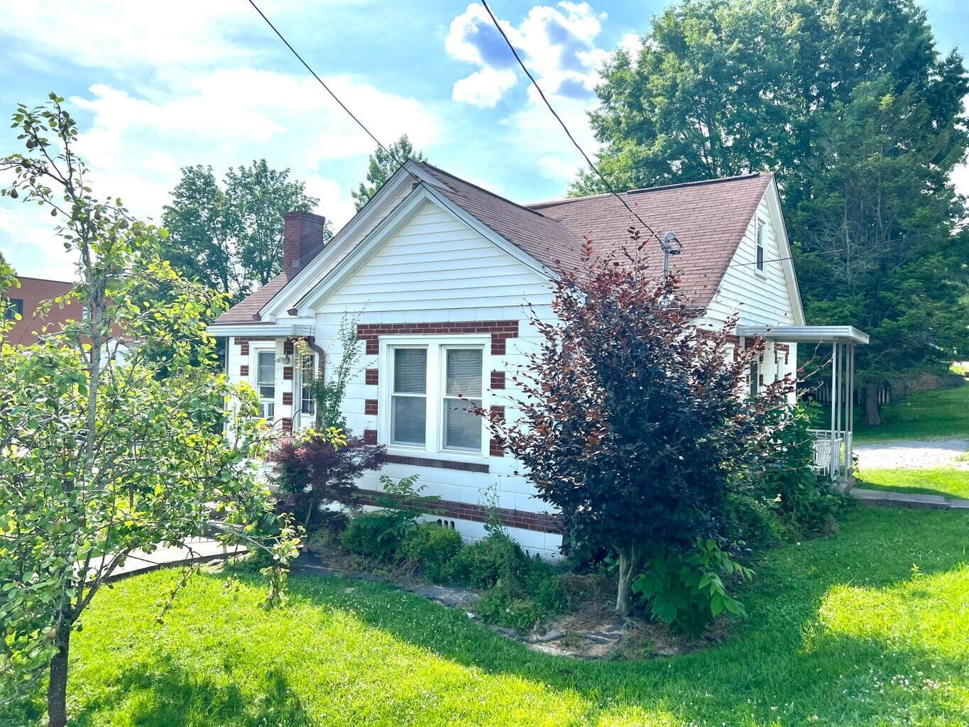 Property Photo: 111 E Maple Ave WV 25840