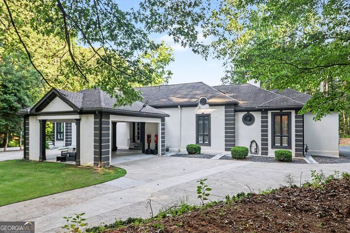Property Photo: 1126 Wedgefield Drive GA 30064