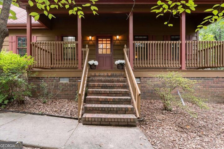 Property Photo: 2932 Village Drive GA 30062