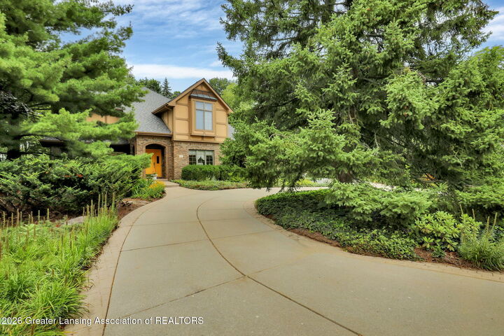 Property Photo:  2831 River Pointe Drive  MI 48842 