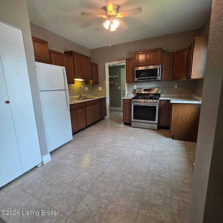 Property Photo: 101 Vertrees Ct KY 42701