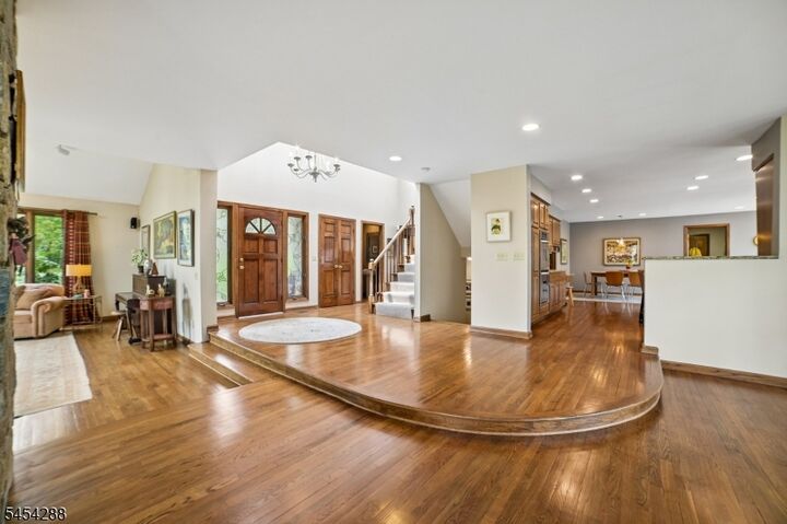 Property Photo:  11 Hawthorne Ct  NJ 07960 