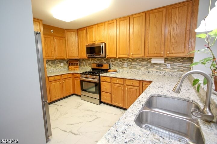 Property Photo:  10 Redspire Dr 00  NJ 07083 