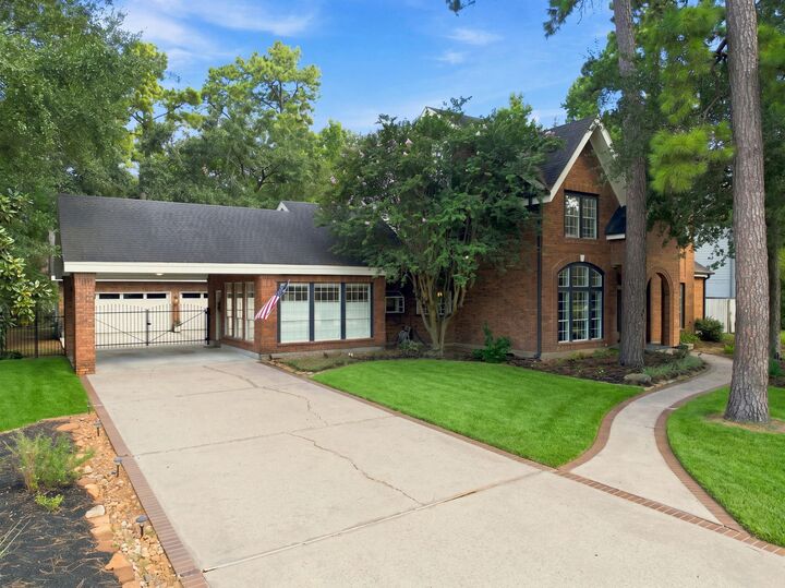 Property Photo: 23 S Brokenfern Drive TX 77380