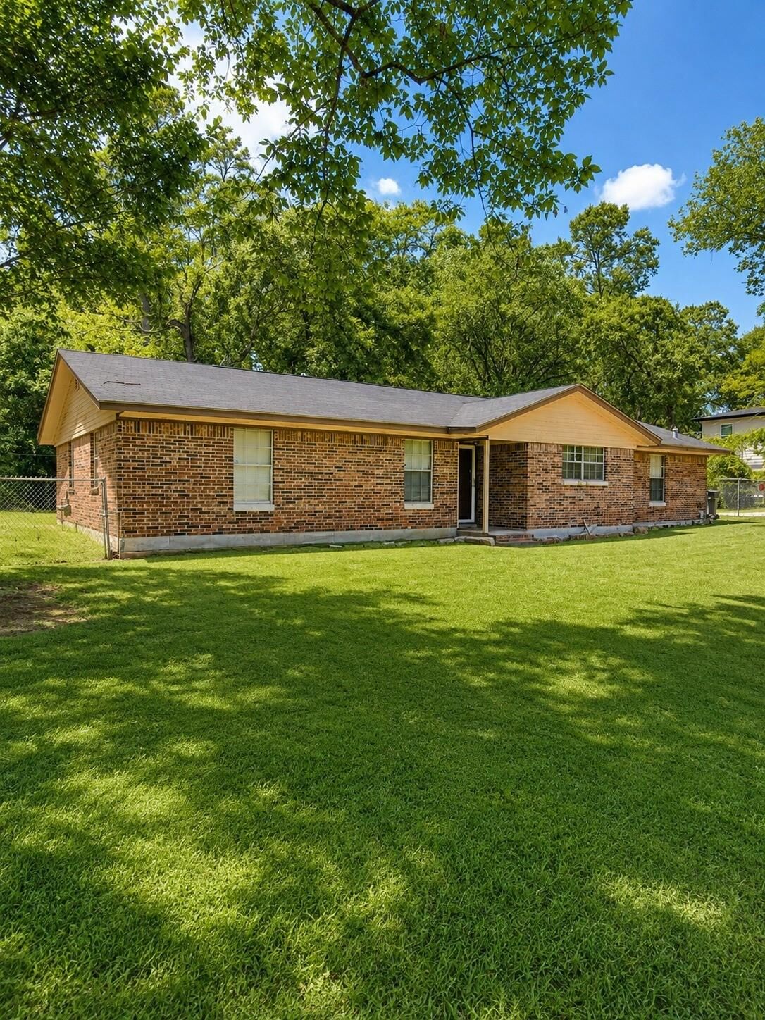 Property Photo: 1610 Lilac Avenue TX 75901
