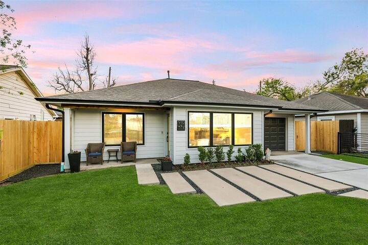 Property Photo: 910 Algregg Street TX 77009