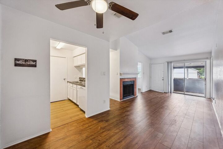 Property Photo: 768 Memorial Mews Street 4 TX 77079
