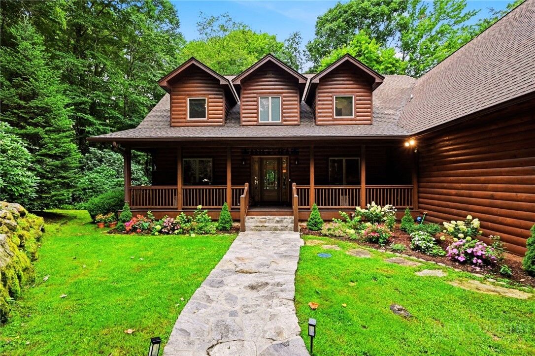 Property Photo:  232 The Glens Boulevard  NC 28604 