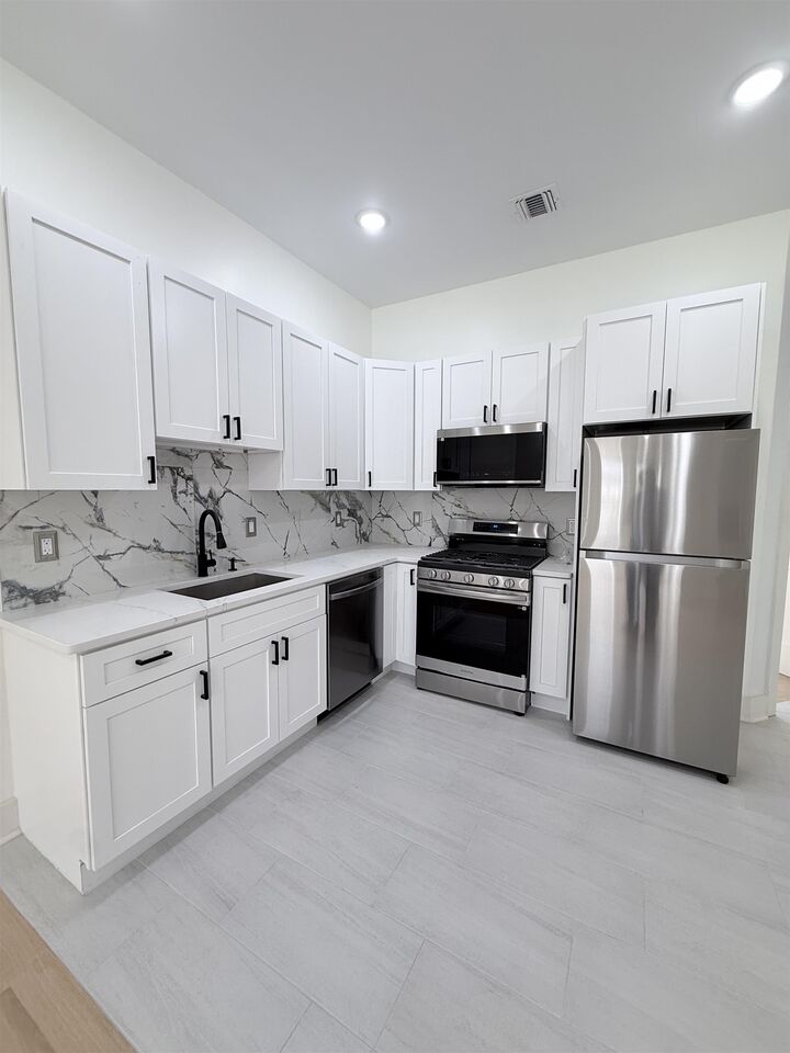 Property Photo:  741 Grand St 2  NJ 07304 