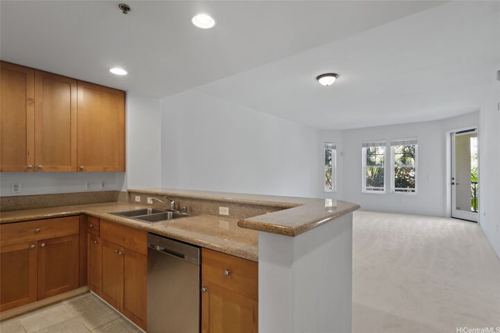 Property Photo:  520 Lunalilo Home Road 7218  HI 96825 
