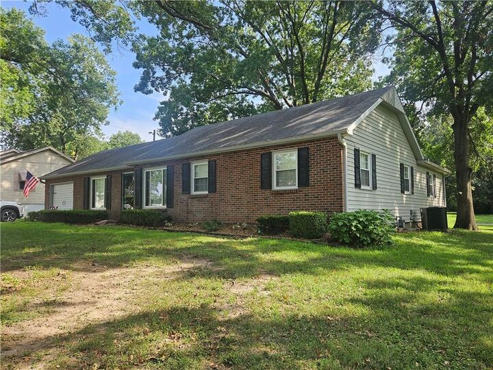 Property Photo:  203 Ridgeway Drive  MO 64085 